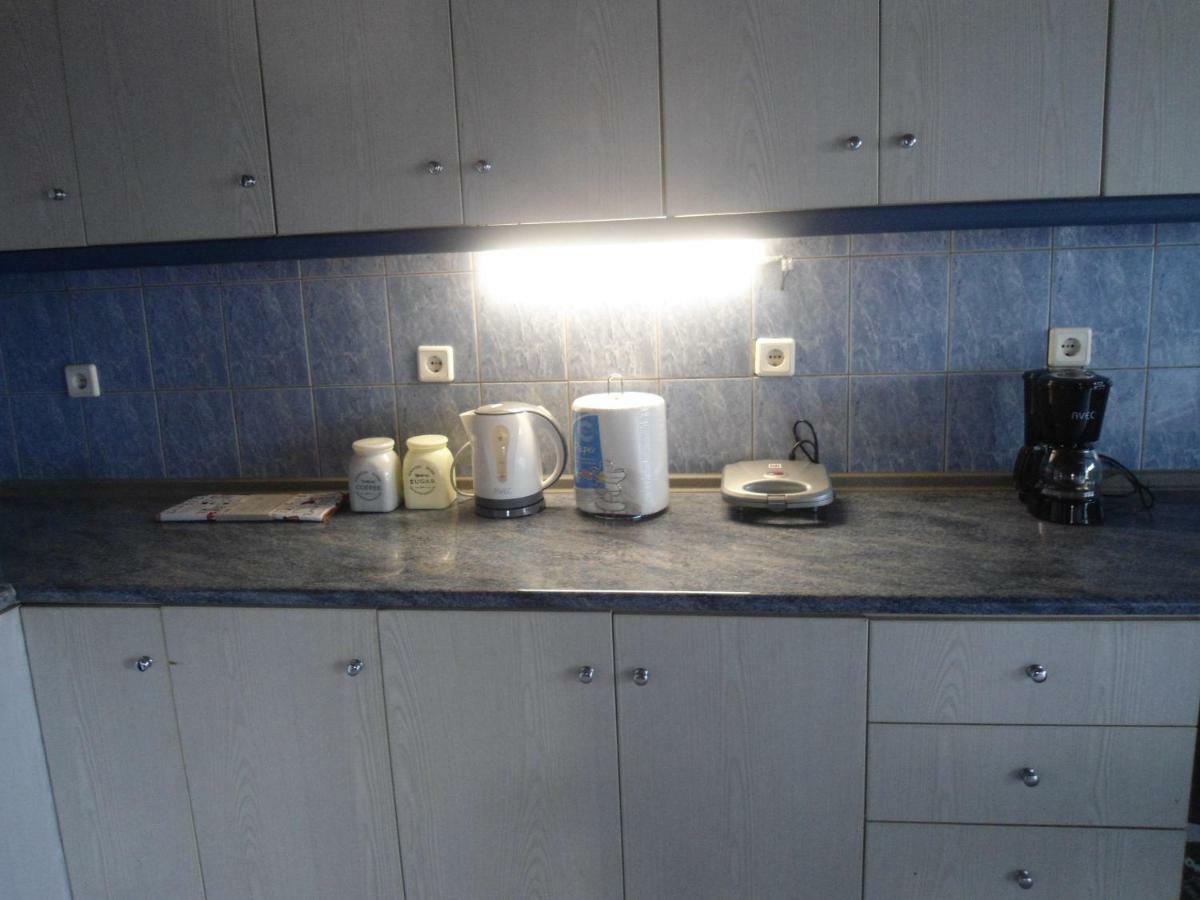 Sunny Apartment 15 Min From Airport And Sea Артеміда Екстер'єр фото